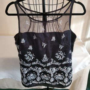 WHBM APPLIQUED TOP SIZE 10